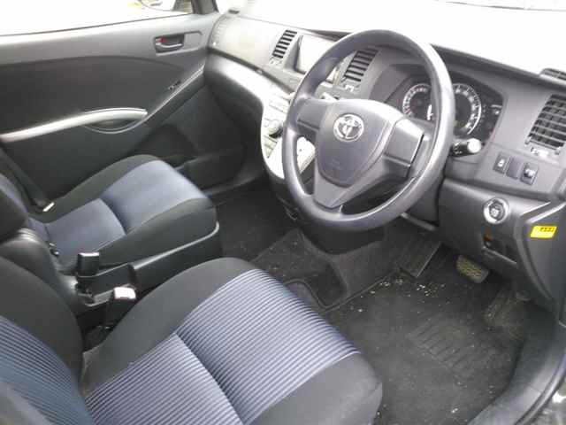 Toyota ISIS 2016 8291881-3
