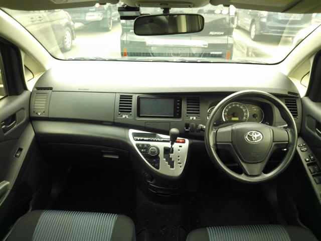 Toyota ISIS 2016 8291881-8