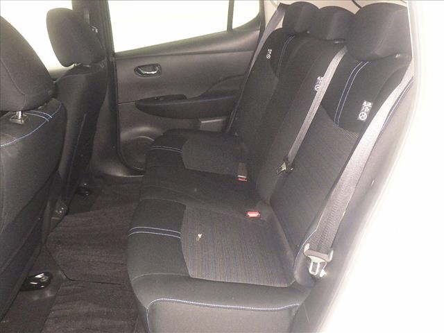 Nissan LEAF 2022 8286182-7
