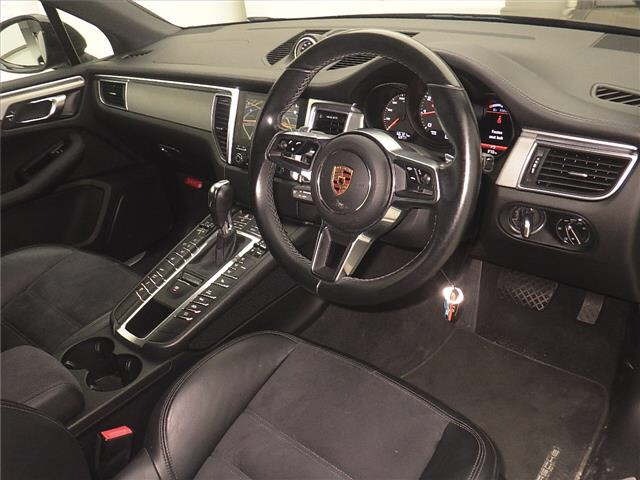 Porsche MACAN 2017 8288562-3