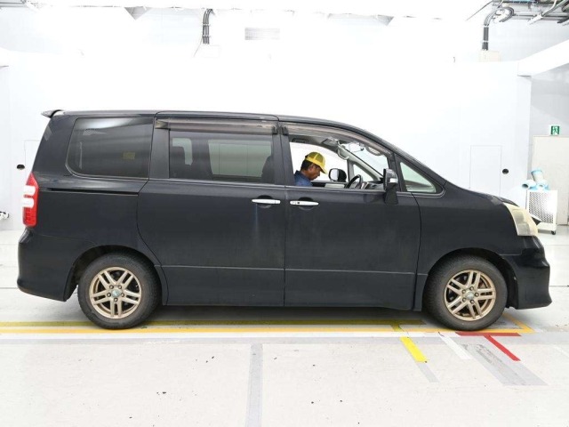 Toyota NOAH 2011 8275590-3