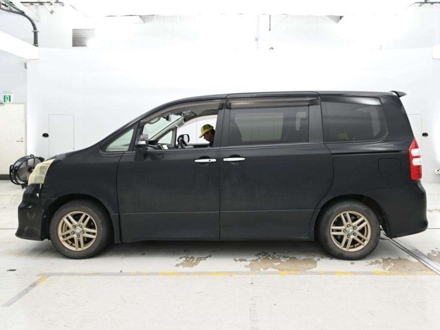 Toyota NOAH 2011 8275590-4