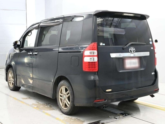 Toyota NOAH 2011 8275590-6