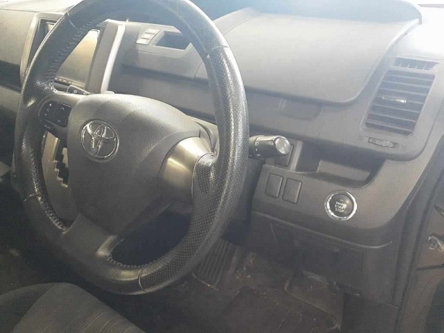 Toyota NOAH 2011 8275590-9