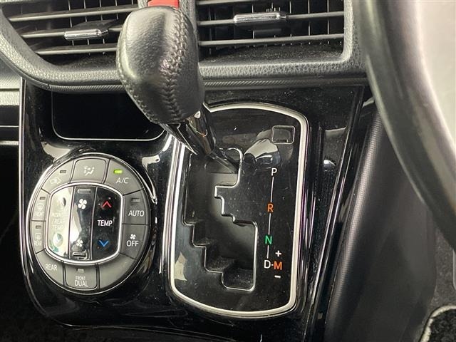 Toyota NOAH 2018 8276645-1