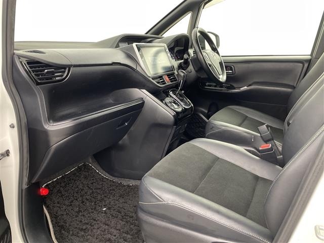 Toyota NOAH 2018 8276645-4