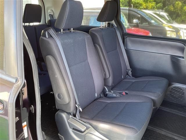 Toyota NOAH 2016 8276660-1
