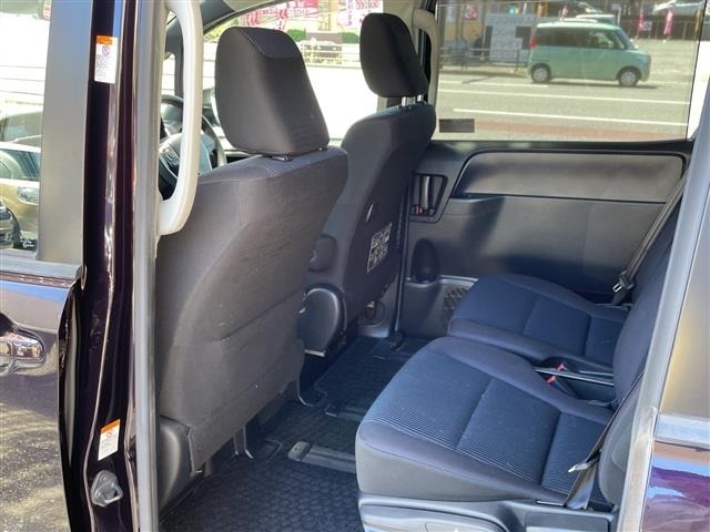 Toyota NOAH 2016 8276660-3