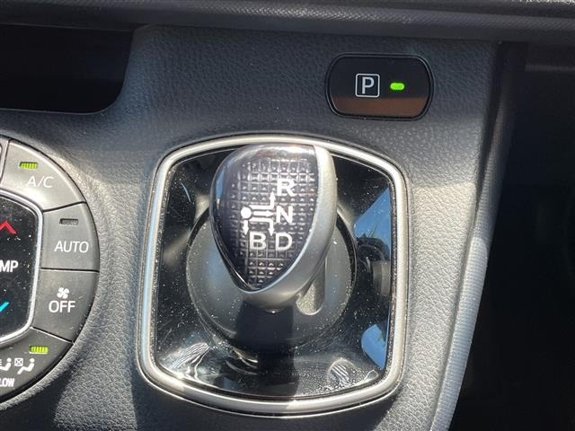 Toyota NOAH 2016 8276660-6
