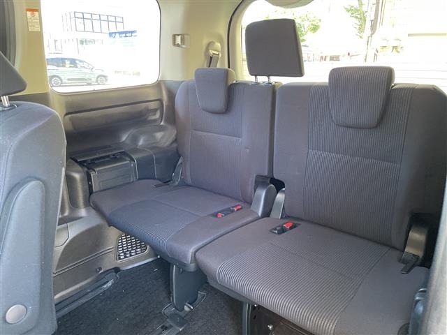 Toyota NOAH 2016 8276660-8