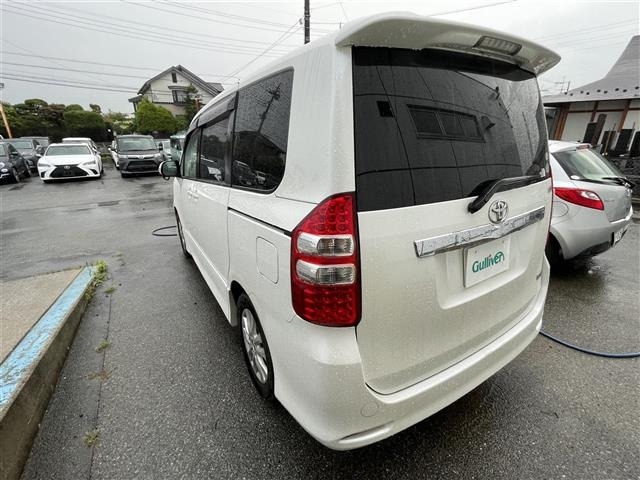 Toyota NOAH 2010 8276676-1
