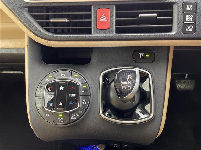Toyota NOAH 2014 8276677-7