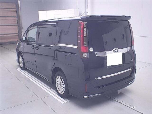 Toyota NOAH 2014 8277338-1