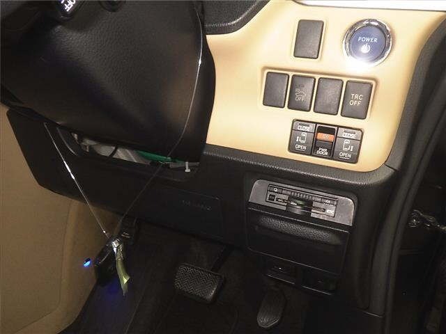 Toyota NOAH 2014 8277338-9