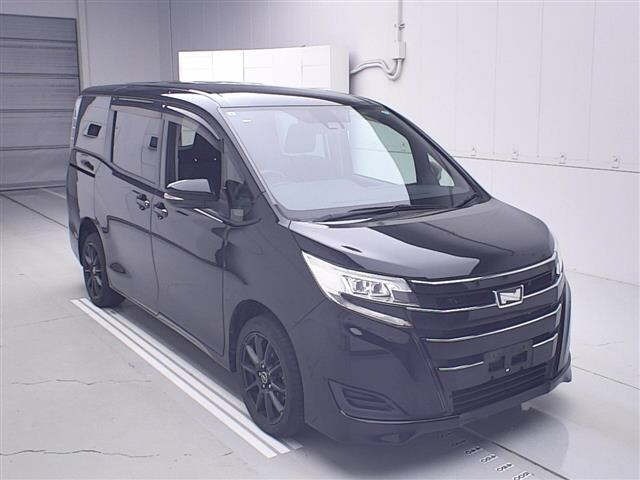 Toyota NOAH 2017 8277346-0