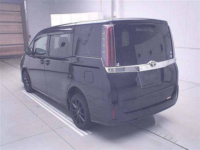 Toyota NOAH 2017 8277346-1