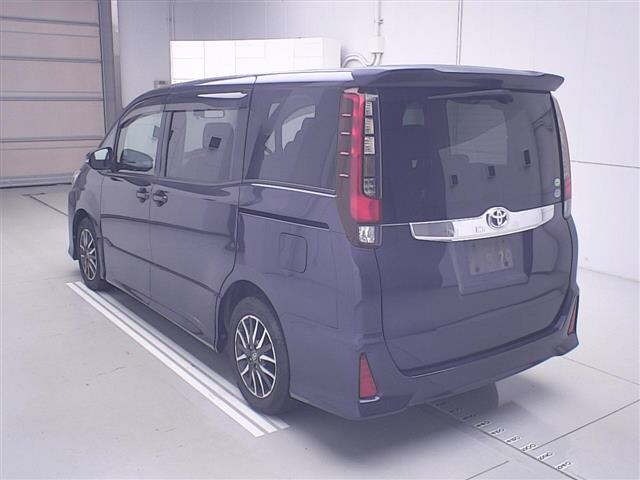 Toyota NOAH 2014 8277374-1