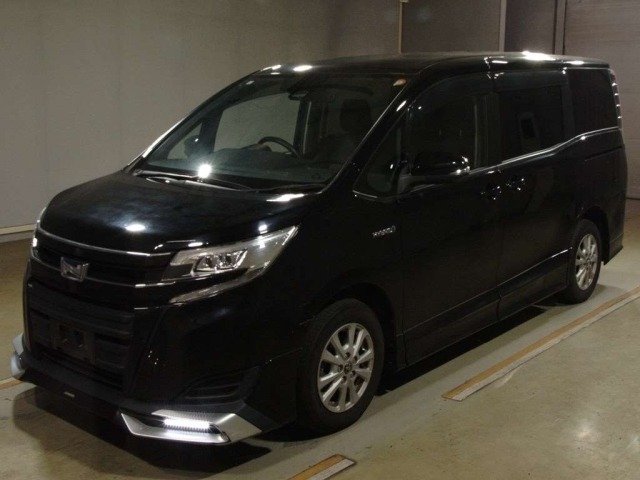 Toyota NOAH 2017 8277684-0