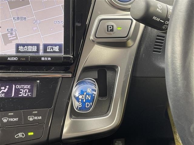 Toyota PRIUS 2016 8293411-12