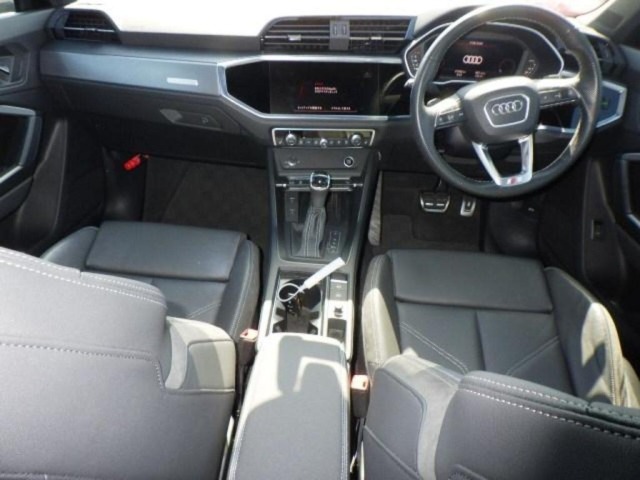 Audi Q3 2021 8287319-3