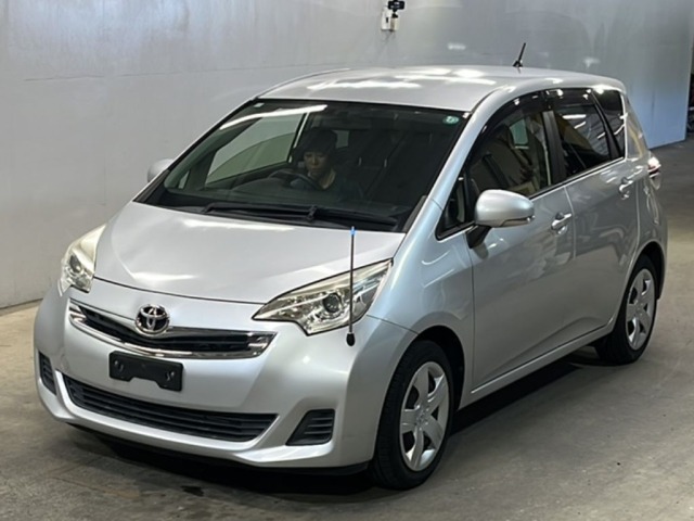 Toyota RACTIS 2015 8293687-0