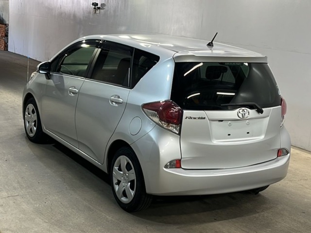 Toyota RACTIS 2015 8293687-1