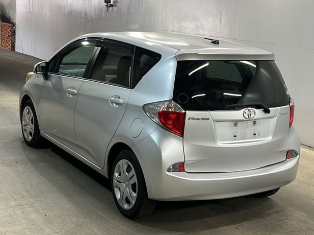 Toyota RACTIS 2011 8293688-1