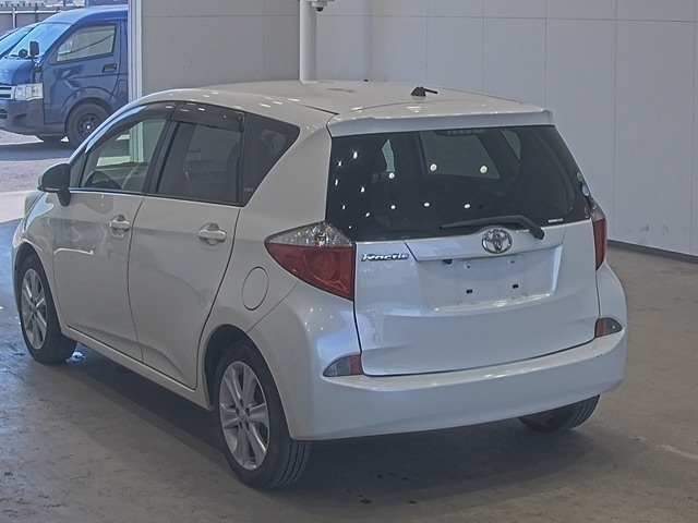 Toyota RACTIS 2014 8293703-1