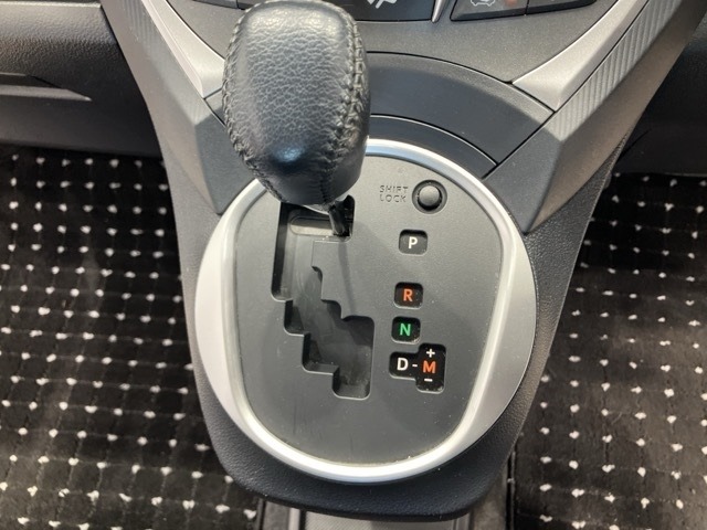 Toyota RACTIS 2014 8293703-5