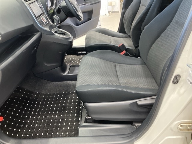 Toyota RACTIS 2014 8293703-9