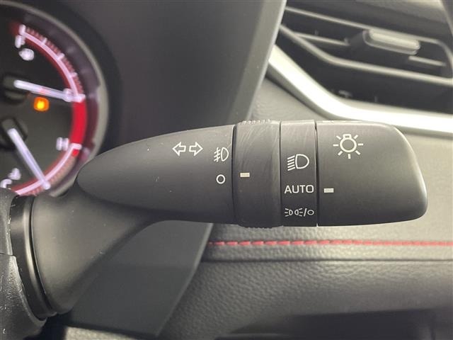 Toyota RAV4 2023 8293208-8