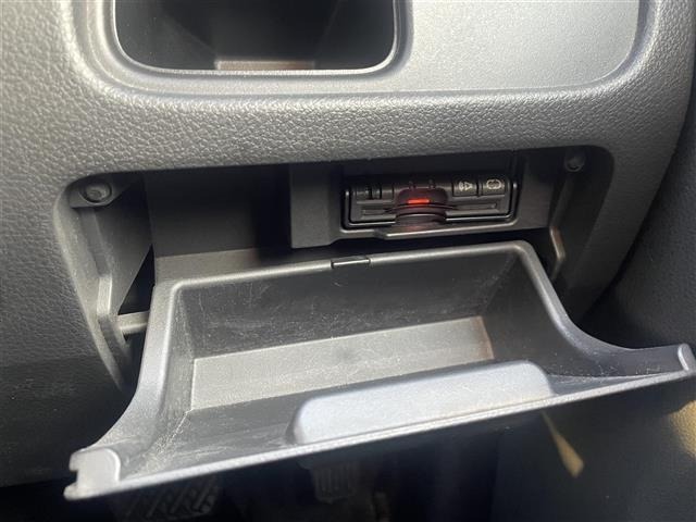 Nissan SERENA 2013 8276647-11