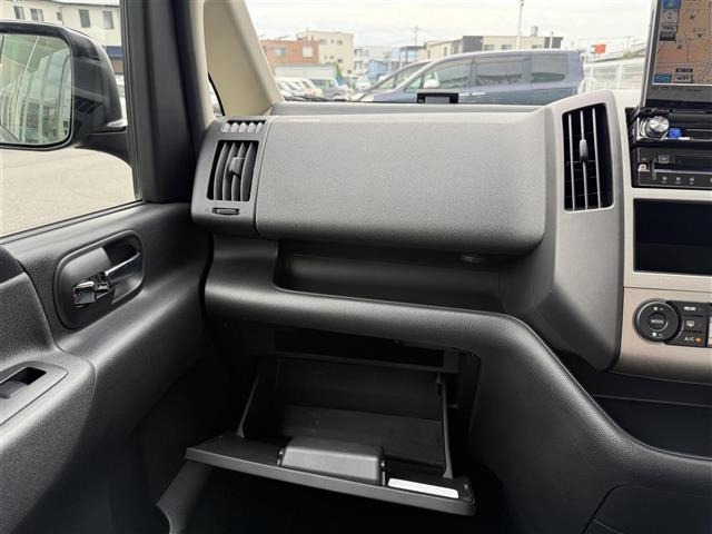 Nissan SERENA 2005 8276793-12
