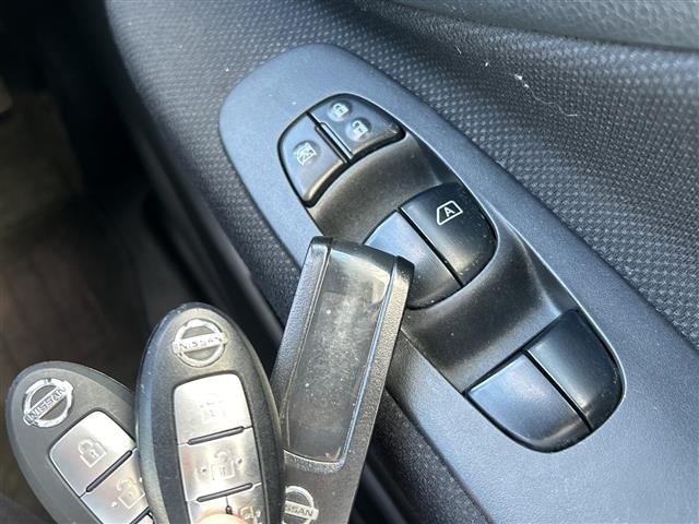 Nissan SERENA 2013 8277832-11