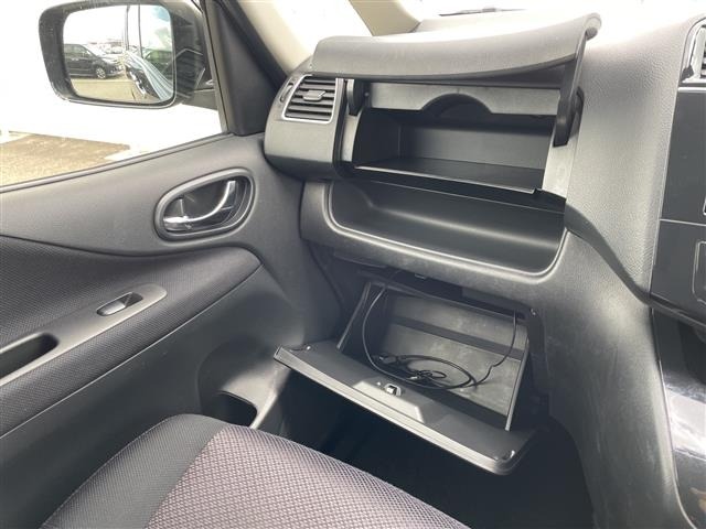 Nissan SERENA 2012 8277996-6