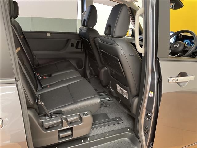 Nissan SERENA 2025 8282596-4