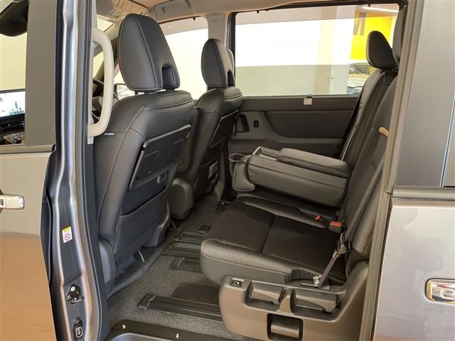 Nissan SERENA 2025 8282596-6