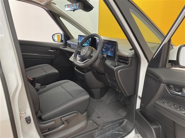 Nissan SERENA 2026 8282638-22