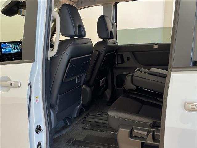 Nissan SERENA 2026 8282638-6