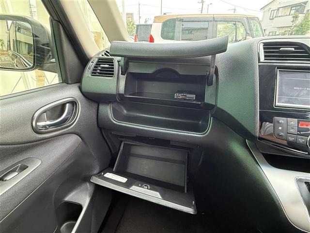Nissan SERENA 2016 8282770-2