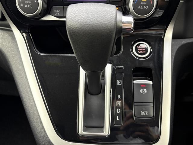 Nissan SERENA 2017 8283343-9