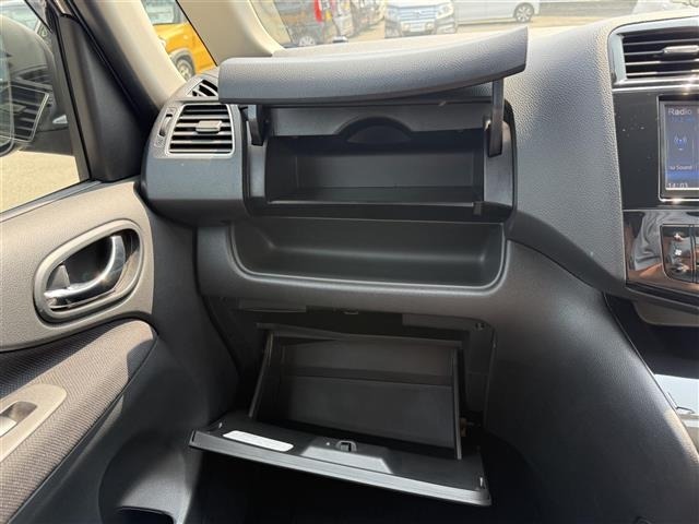 Nissan SERENA 2012 8284180-2