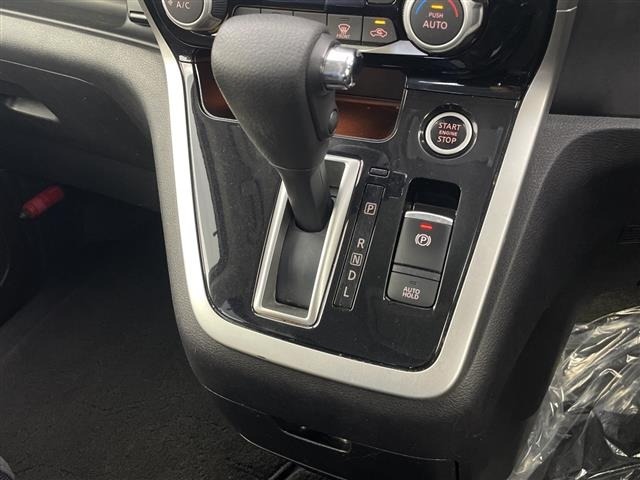 Nissan SERENA 2017 8284298-6