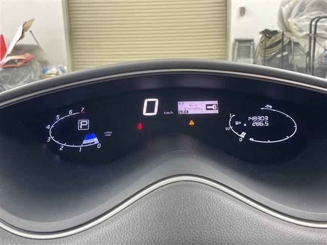 Nissan SERENA 2014 8284905-8