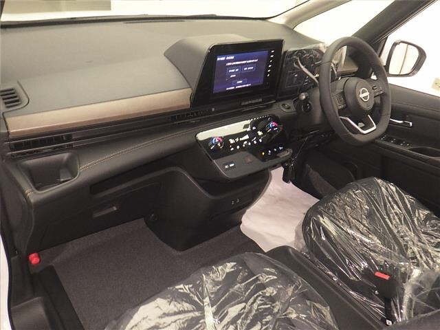 Nissan SERENA 2026 8285589-4