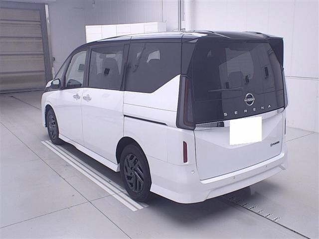 Nissan SERENA 2026 8285611-1