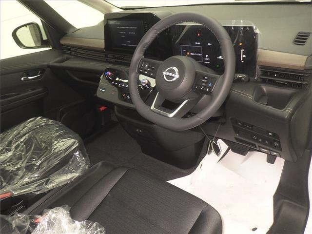 Nissan SERENA 2026 8285611-3