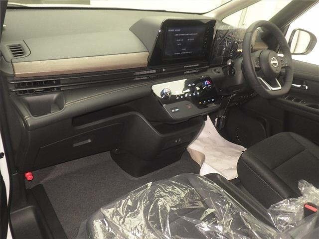 Nissan SERENA 2026 8285611-4
