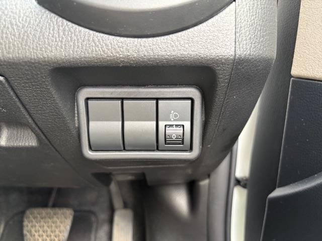 Mazda VERISA 2013 8288194-5