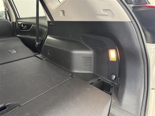 Nissan X-TRAIL 2017 8276301-12